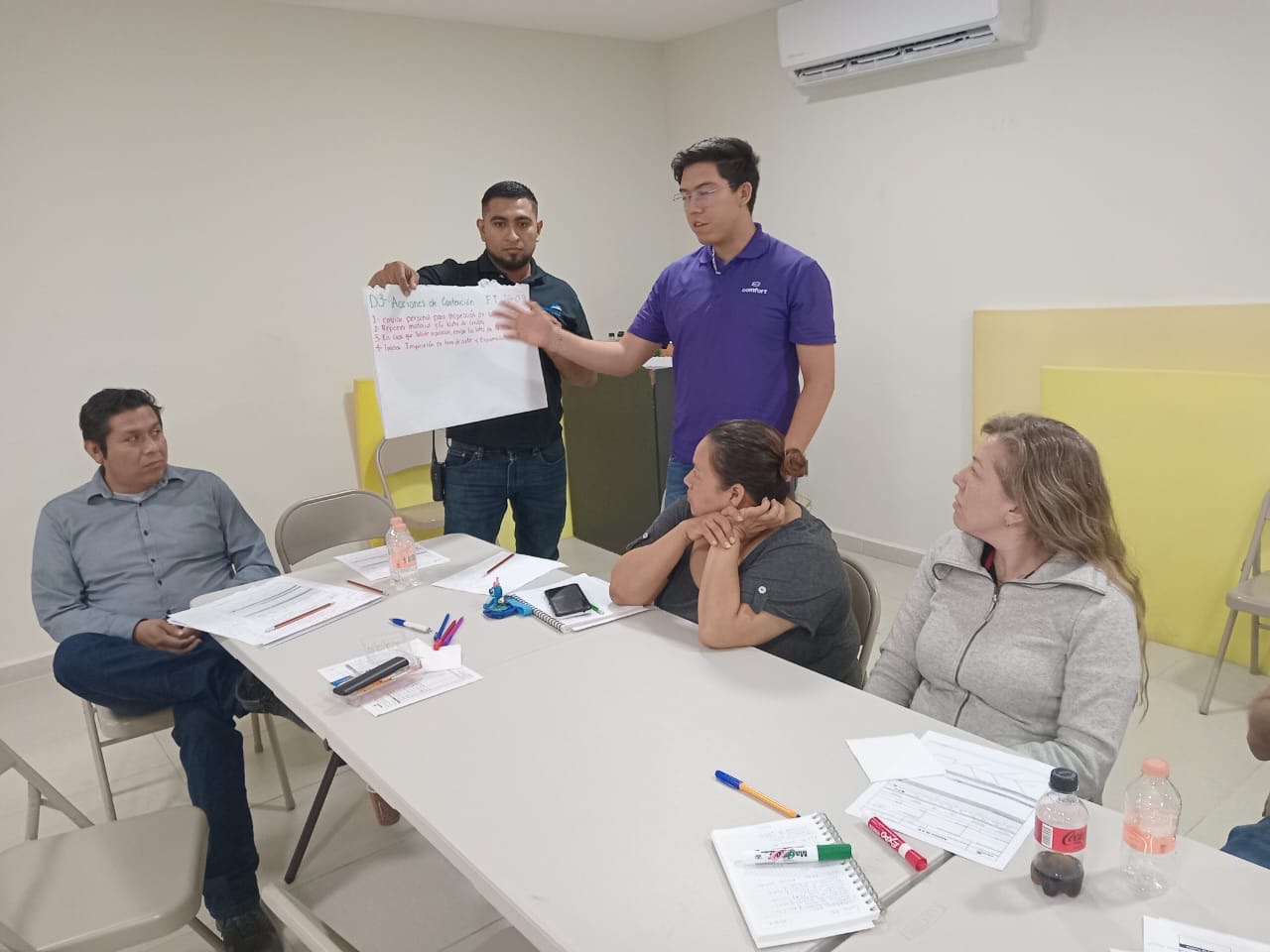 Sesión de capacitación en mesa